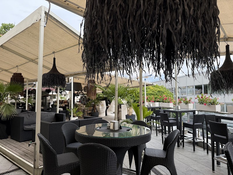 Carre Bar & Lounge